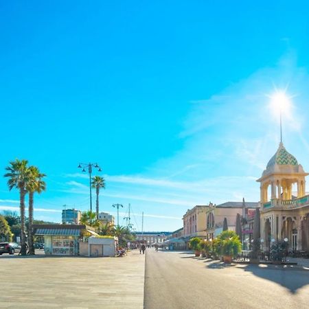 Villino San Martino 350M Dal Mare With Covered Parking Viareggio Exterior photo