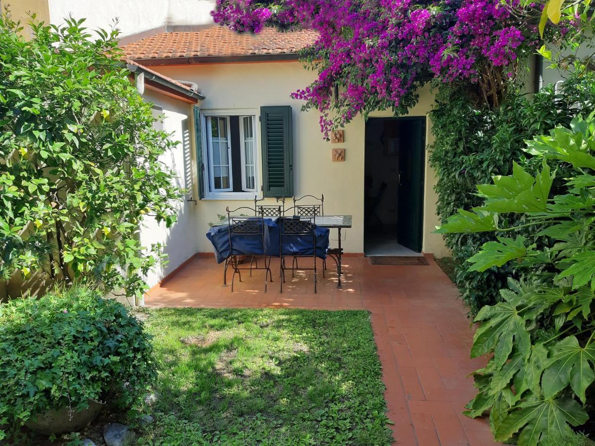 Villino San Martino 350M Dal Mare With Covered Parking Viareggio Exterior photo