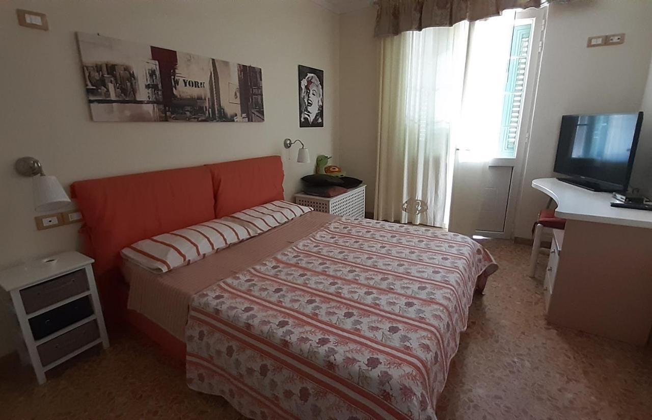 Villino San Martino 350M Dal Mare With Covered Parking Viareggio Exterior photo