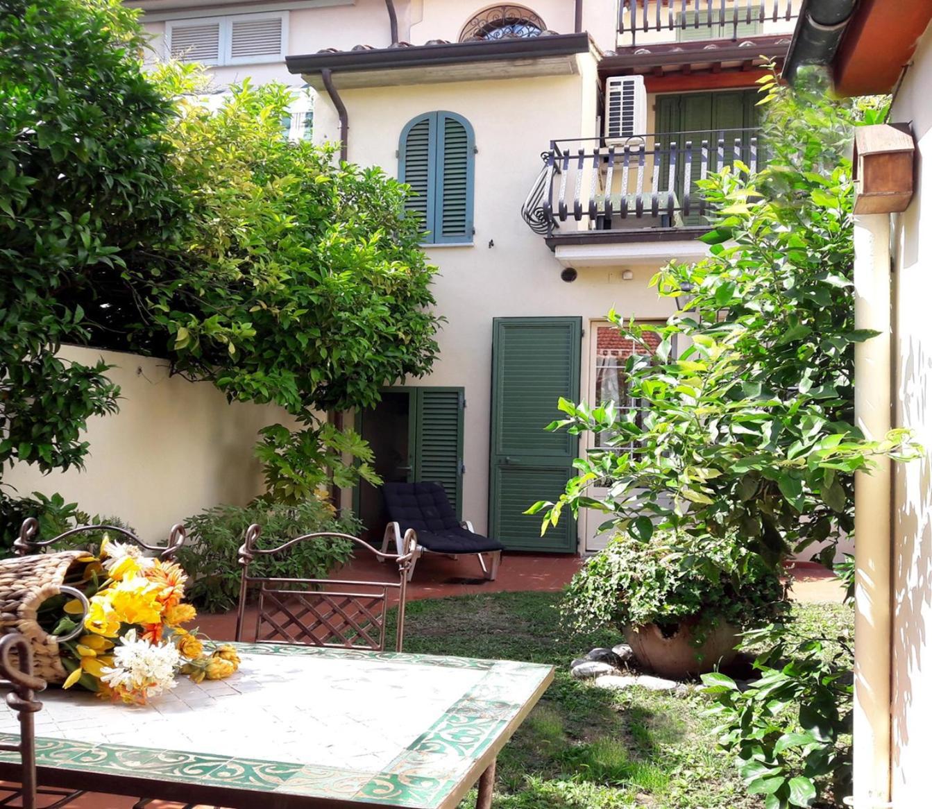 Villino San Martino 350M Dal Mare With Covered Parking Viareggio Exterior photo