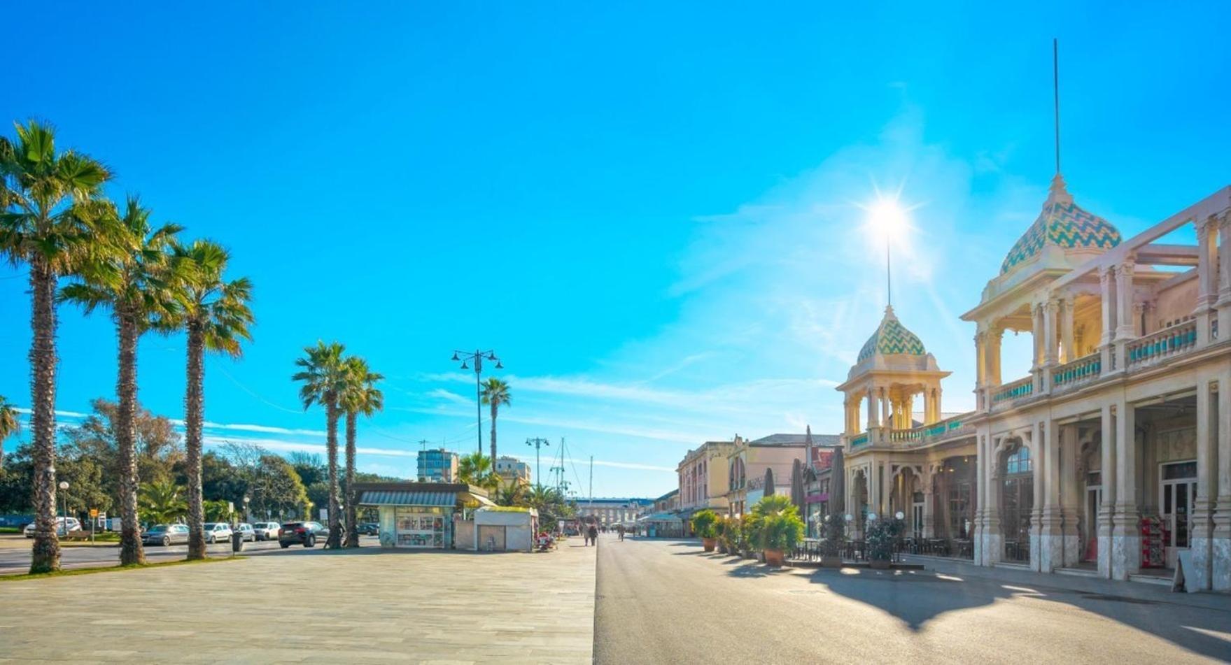 Villino San Martino 350M Dal Mare With Covered Parking Viareggio Exterior photo