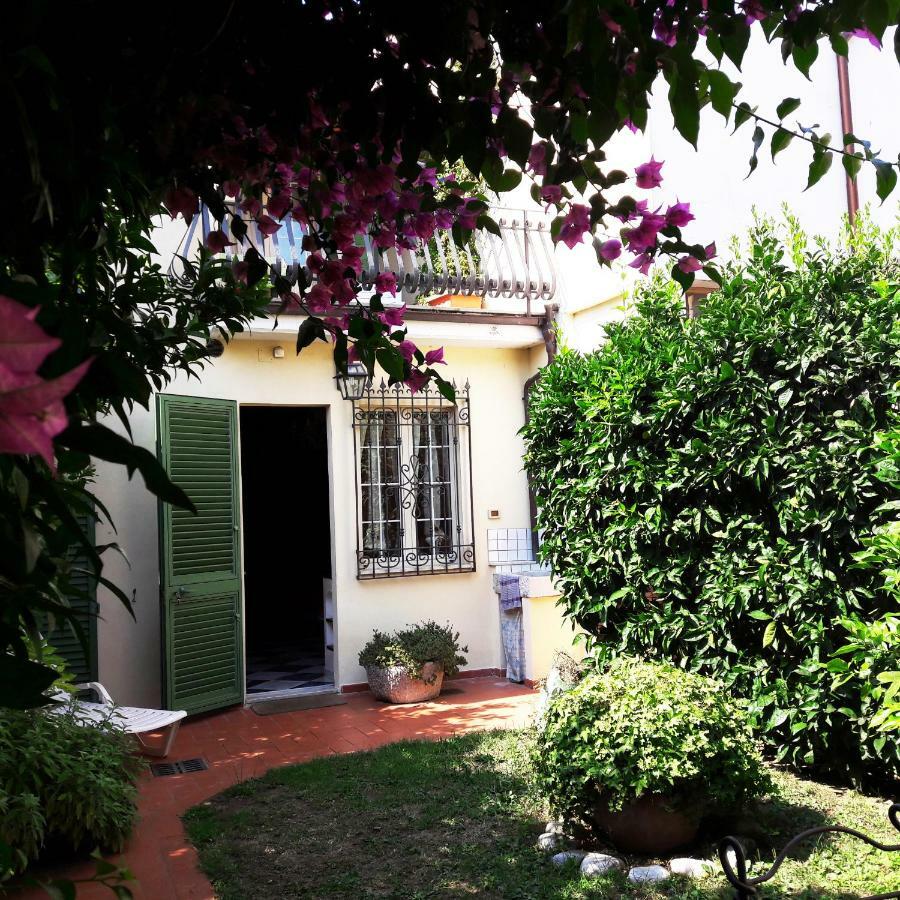 Villino San Martino 350M Dal Mare With Covered Parking Viareggio Exterior photo